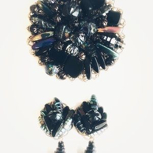 Vintage rhinestone brooch and clip on earrings